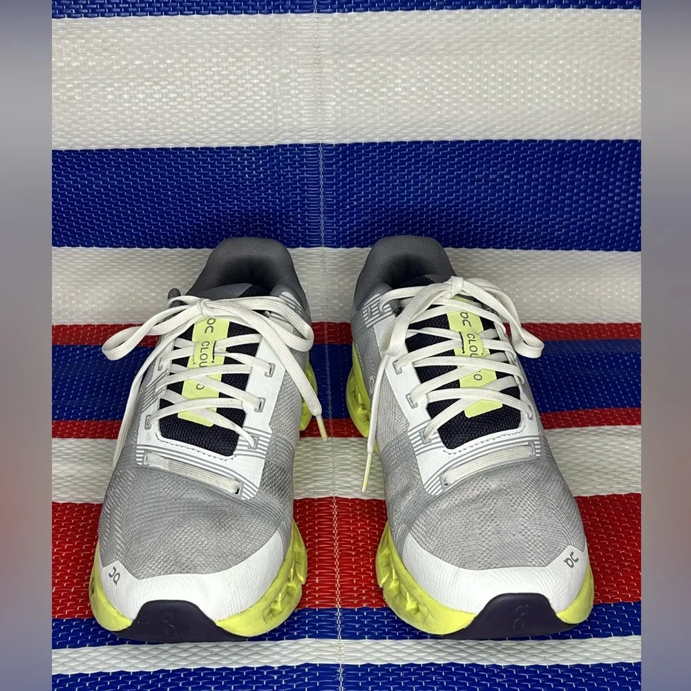Women’s ON Cloudgo Women’s Road Running Shoes - Size 8.5 White/Meadow Green